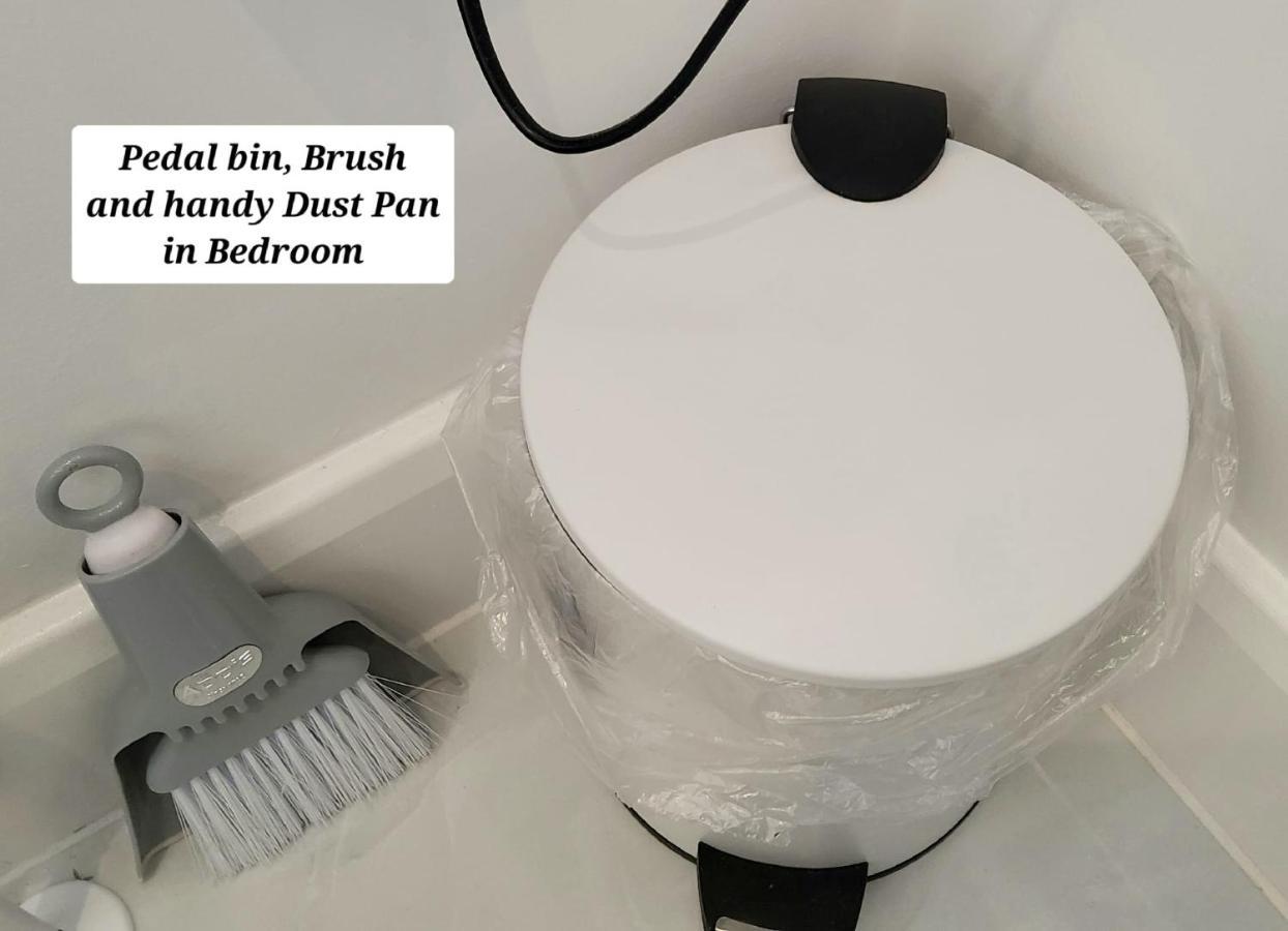 Air Conditioned Modern Double Bed Room With Private Attached Bathroom - Free Parking - Near London Heathrow Airport & Southall Broadway Bagian luar foto