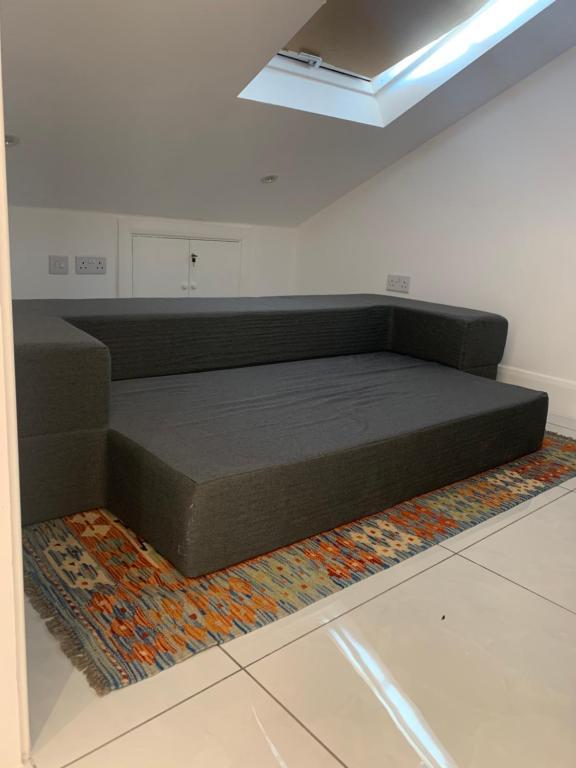 Air Conditioned Modern Double Bed Room With Private Attached Bathroom - Free Parking - Near London Heathrow Airport & Southall Broadway Bagian luar foto