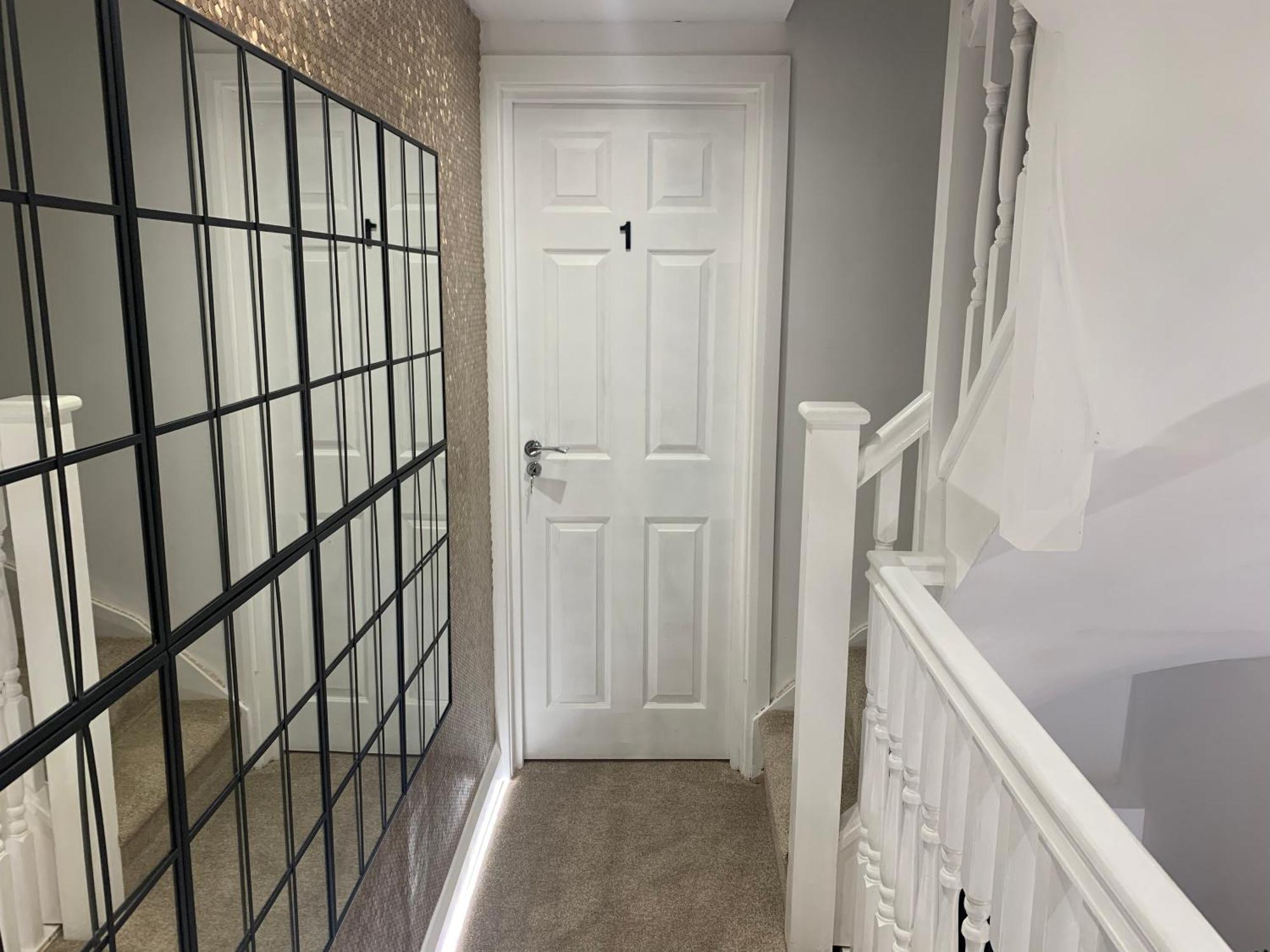 Air Conditioned Modern Double Bed Room With Private Attached Bathroom - Free Parking - Near London Heathrow Airport & Southall Broadway Bagian luar foto