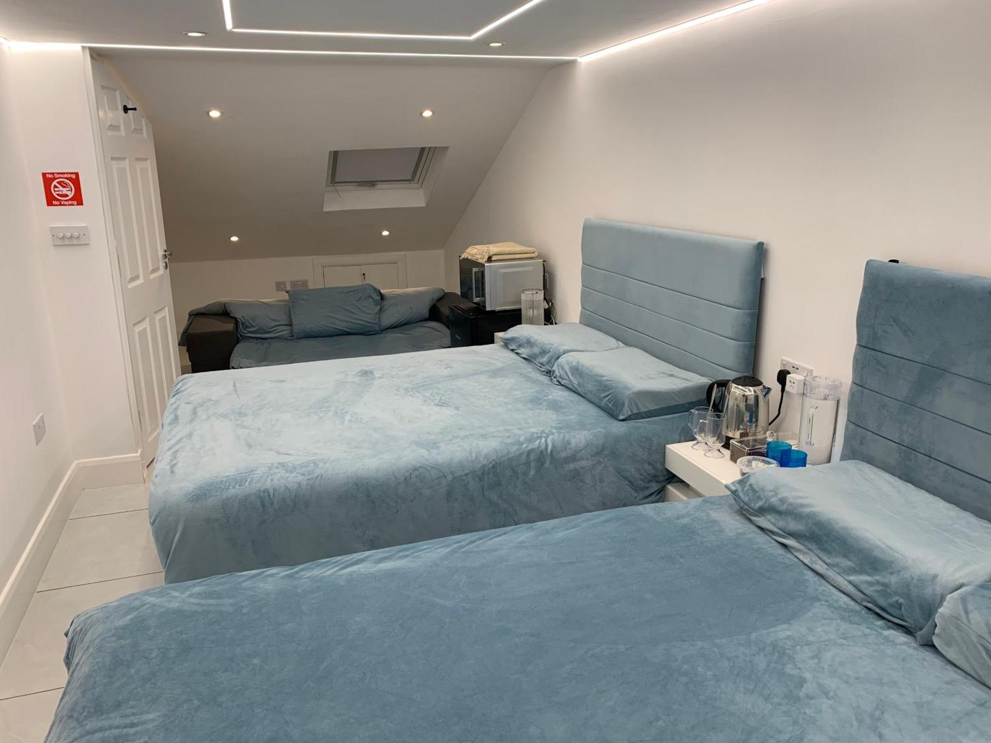 Air Conditioned Modern Double Bed Room With Private Attached Bathroom - Free Parking - Near London Heathrow Airport & Southall Broadway Bagian luar foto